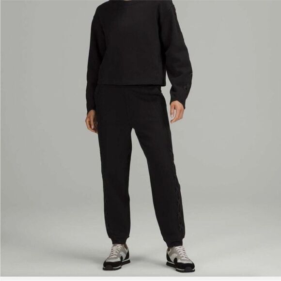Lululemon Scuba Jogger - Picture 1 of 7